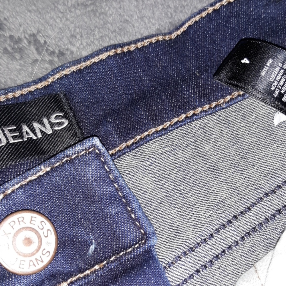 Shorts - Picture 2 of 4